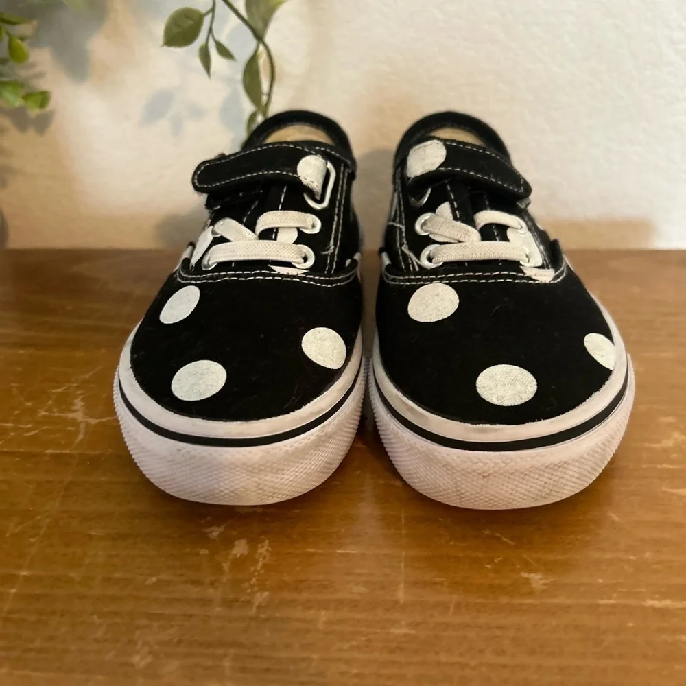 Kids Black and White Polka Dot Shoes Size 10
